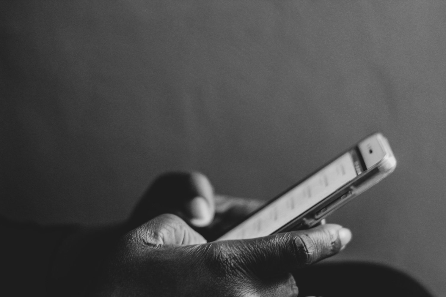 black-and-white-cell-phone-communication-2260237.jpg